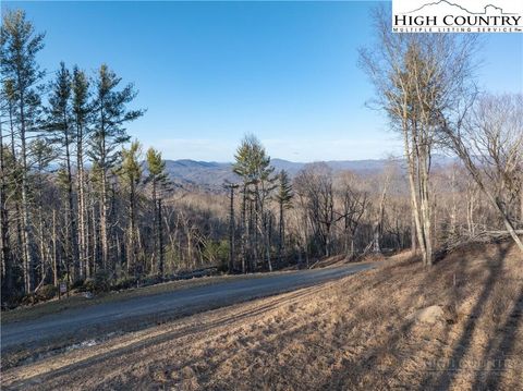 Photo of WR-41 Clouds Rest Drive, Elk Park, NC 28604 (MLS # 261137)