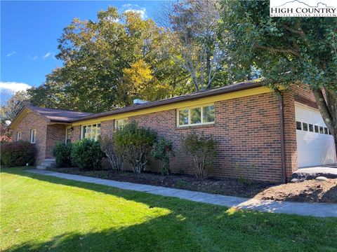 Photo of 1408 Ravens Ridge Circle, Boone, NC 28607 (MLS # 246523)