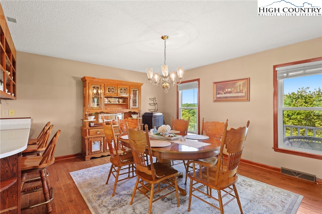 Zionville, North Carolina 28698, United States, 3 Bedrooms Bedrooms, ,3 BathroomsBathrooms,Residential,Active,43537