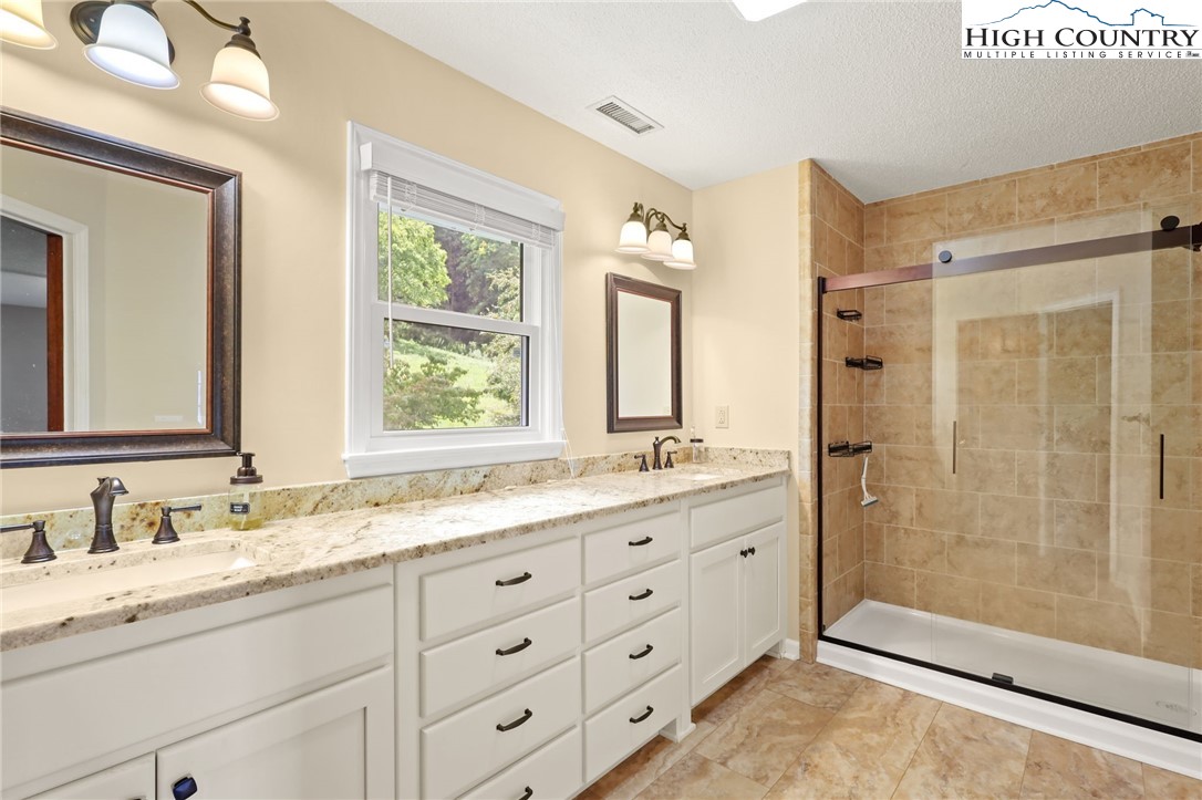 Zionville, North Carolina 28698, United States, 3 Bedrooms Bedrooms, ,3 BathroomsBathrooms,Residential,Active,43537