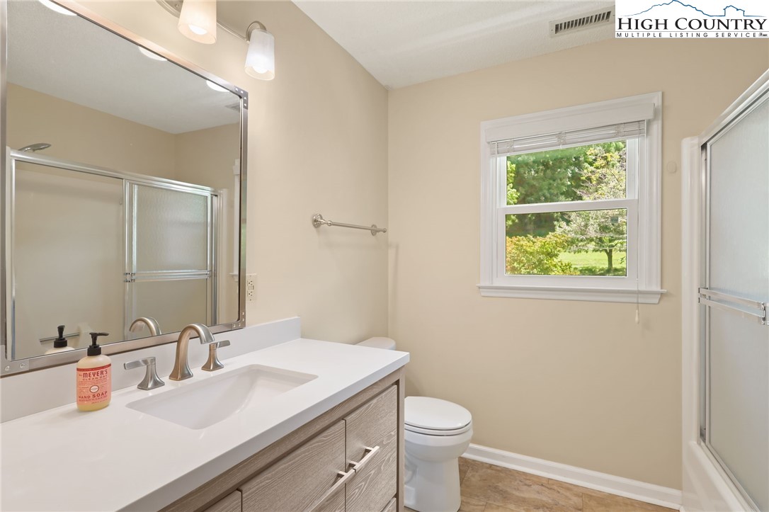 Zionville, North Carolina 28698, United States, 3 Bedrooms Bedrooms, ,3 BathroomsBathrooms,Residential,Active,43537