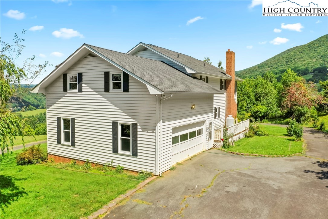 Zionville, North Carolina 28698, United States, 3 Bedrooms Bedrooms, ,3 BathroomsBathrooms,Residential,Active,43537