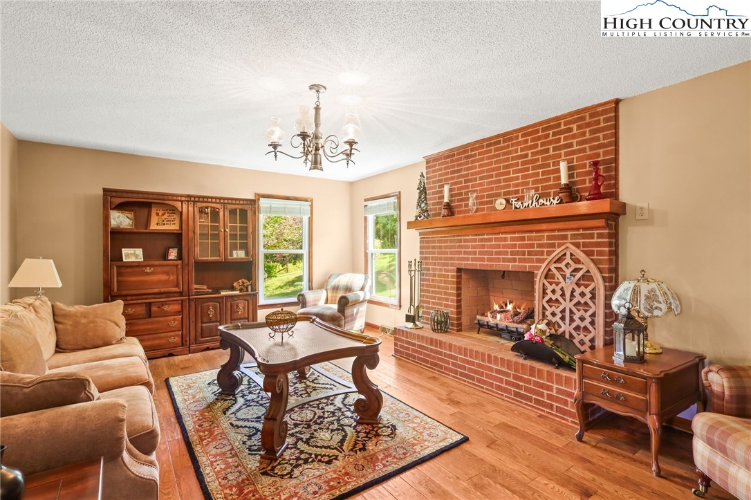 Zionville, North Carolina 28698, United States, 3 Bedrooms Bedrooms, ,3 BathroomsBathrooms,Residential,Active,43537