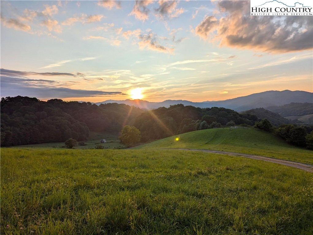 Zionville, North Carolina 28698, United States, 3 Bedrooms Bedrooms, ,3 BathroomsBathrooms,Residential,Active,43537