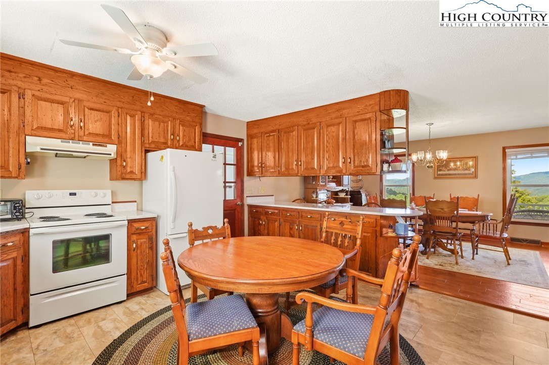 Zionville, North Carolina 28698, United States, 3 Bedrooms Bedrooms, ,3 BathroomsBathrooms,Residential,Active,43537