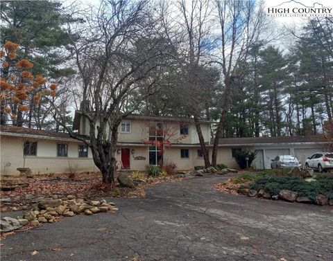 Photo of 207 Skyview Drive, Boone, NC 28607 (MLS # 246952)