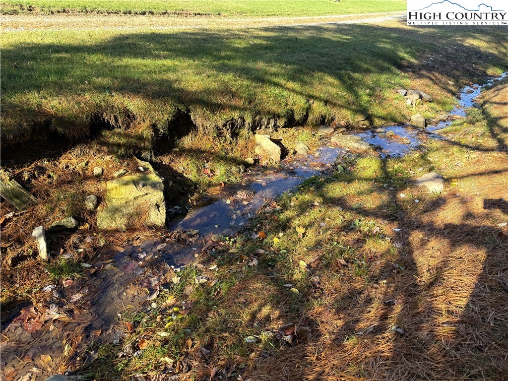 Sugar Grove, North Carolina 28679, United States, 2 Bedrooms Bedrooms, ,1 BathroomBathrooms,Residential,Active,243250