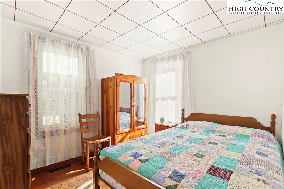 Sugar Grove, North Carolina 28679, United States, 2 Bedrooms Bedrooms, ,1 BathroomBathrooms,Residential,Active,243250