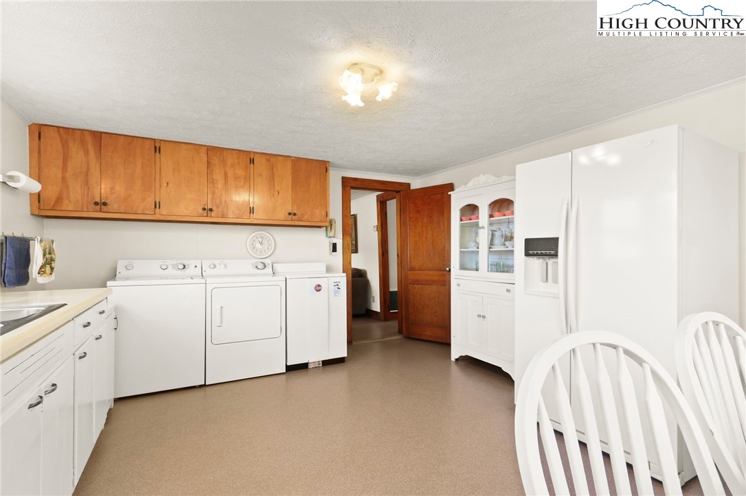 Sugar Grove, North Carolina 28679, United States, 2 Bedrooms Bedrooms, ,1 BathroomBathrooms,Residential,Active,243250