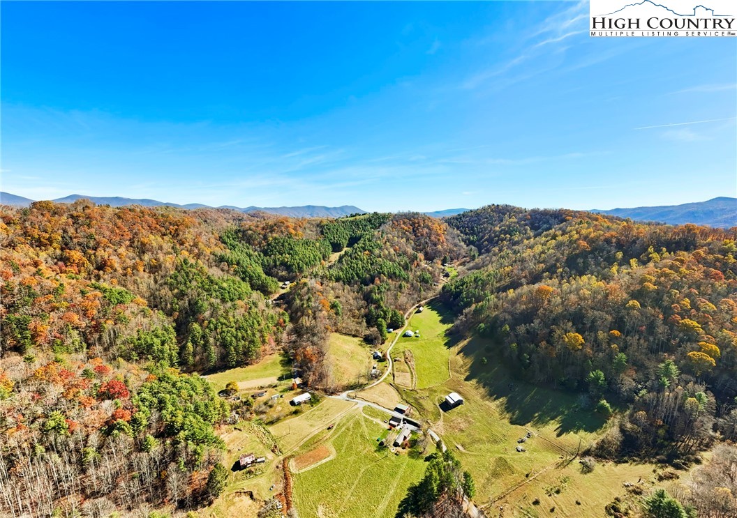 Sugar Grove, North Carolina 28679, United States, 2 Bedrooms Bedrooms, ,1 BathroomBathrooms,Residential,Active,243250