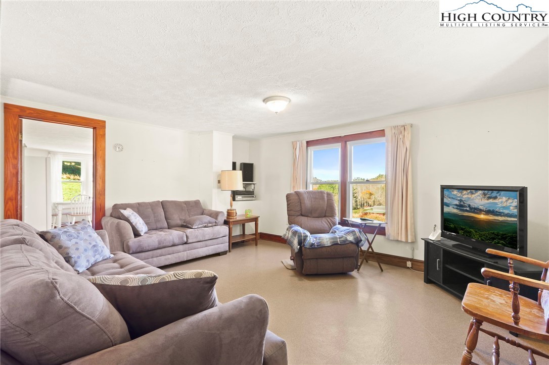 Sugar Grove, North Carolina 28679, United States, 2 Bedrooms Bedrooms, ,1 BathroomBathrooms,Residential,Active,243250