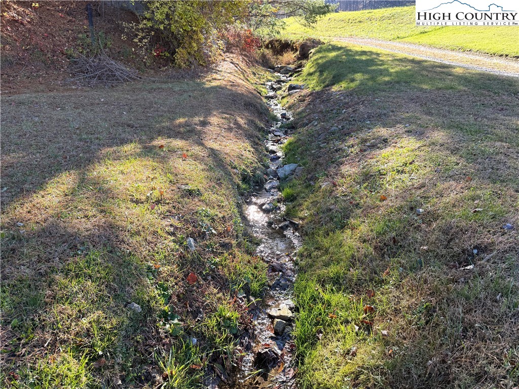 Sugar Grove, North Carolina 28679, United States, 2 Bedrooms Bedrooms, ,1 BathroomBathrooms,Residential,Active,243250