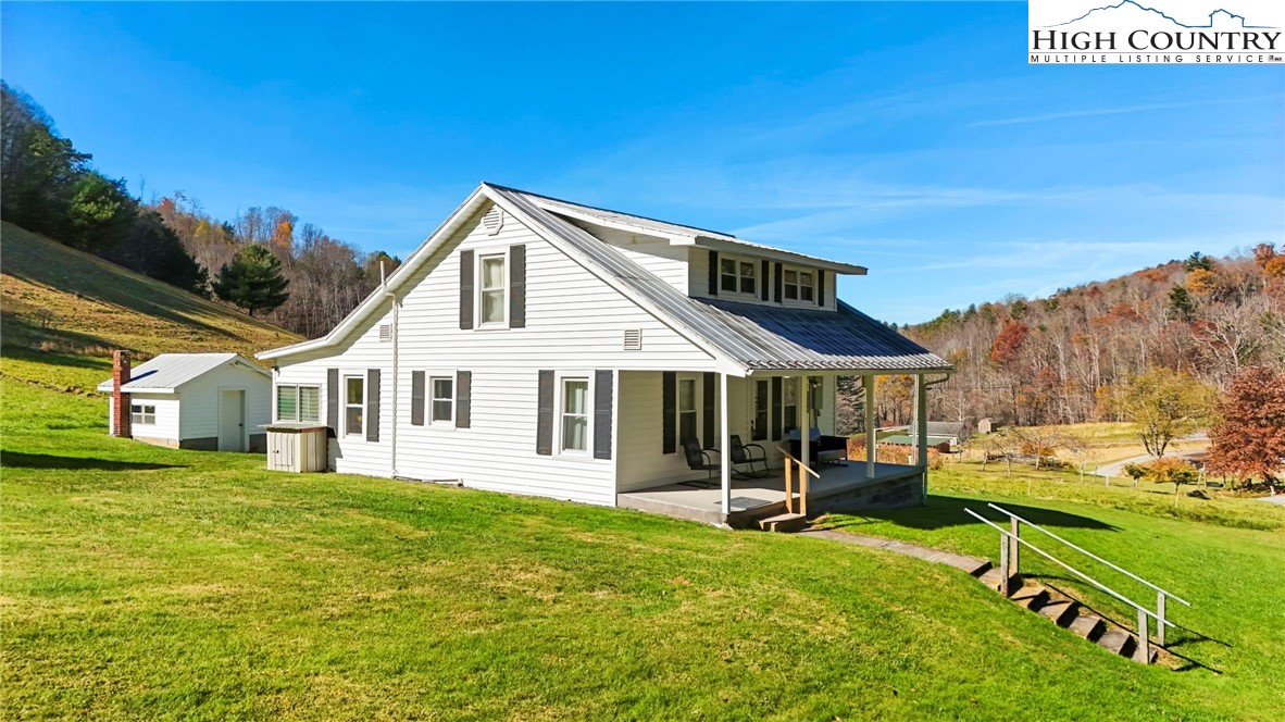 Sugar Grove, North Carolina 28679, United States, 2 Bedrooms Bedrooms, ,1 BathroomBathrooms,Residential,Active,243250