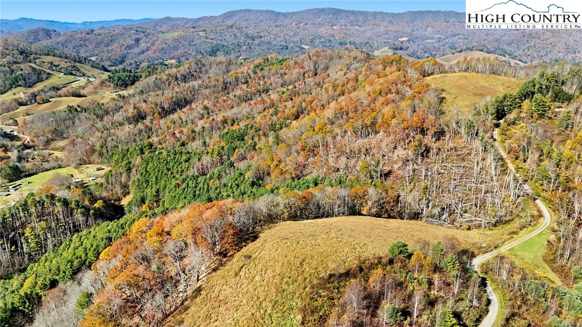 Sugar Grove, North Carolina 28679, United States, 2 Bedrooms Bedrooms, ,1 BathroomBathrooms,Residential,Active,243250