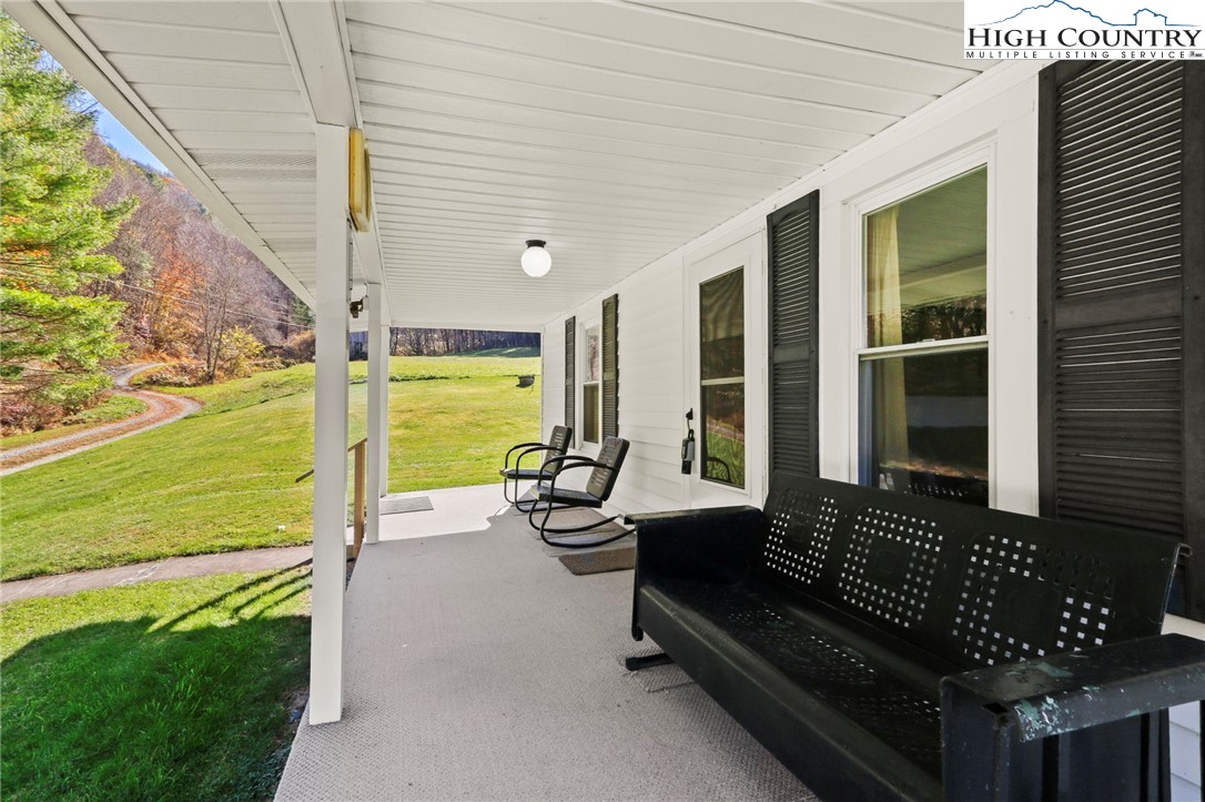 Sugar Grove, North Carolina 28679, United States, 2 Bedrooms Bedrooms, ,1 BathroomBathrooms,Residential,Active,243250