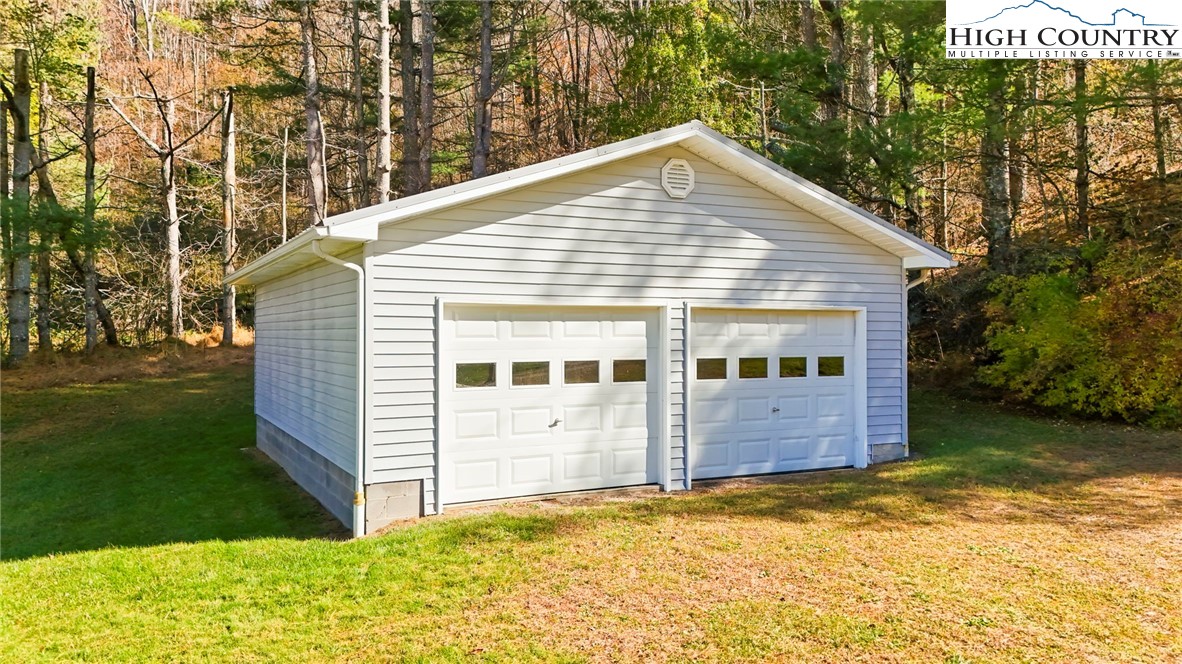 Sugar Grove, North Carolina 28679, United States, 2 Bedrooms Bedrooms, ,1 BathroomBathrooms,Residential,Active,243250