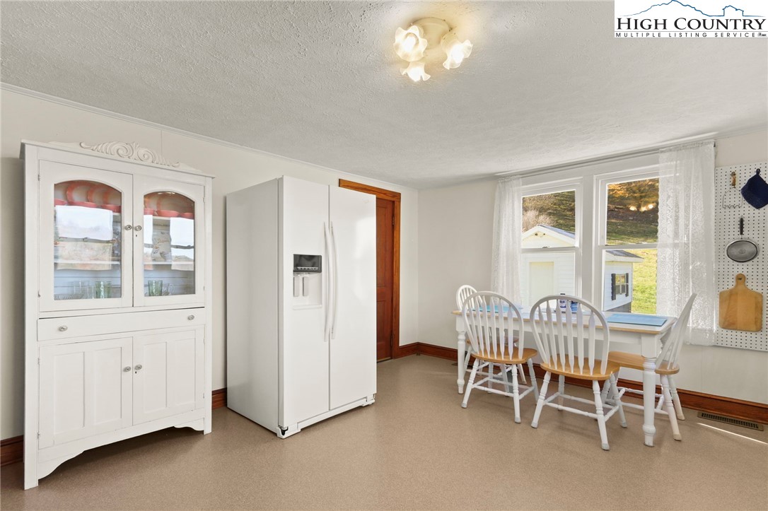 Sugar Grove, North Carolina 28679, United States, 2 Bedrooms Bedrooms, ,1 BathroomBathrooms,Residential,Active,243250