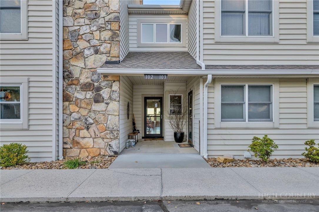 57 Club Villa Drive 102