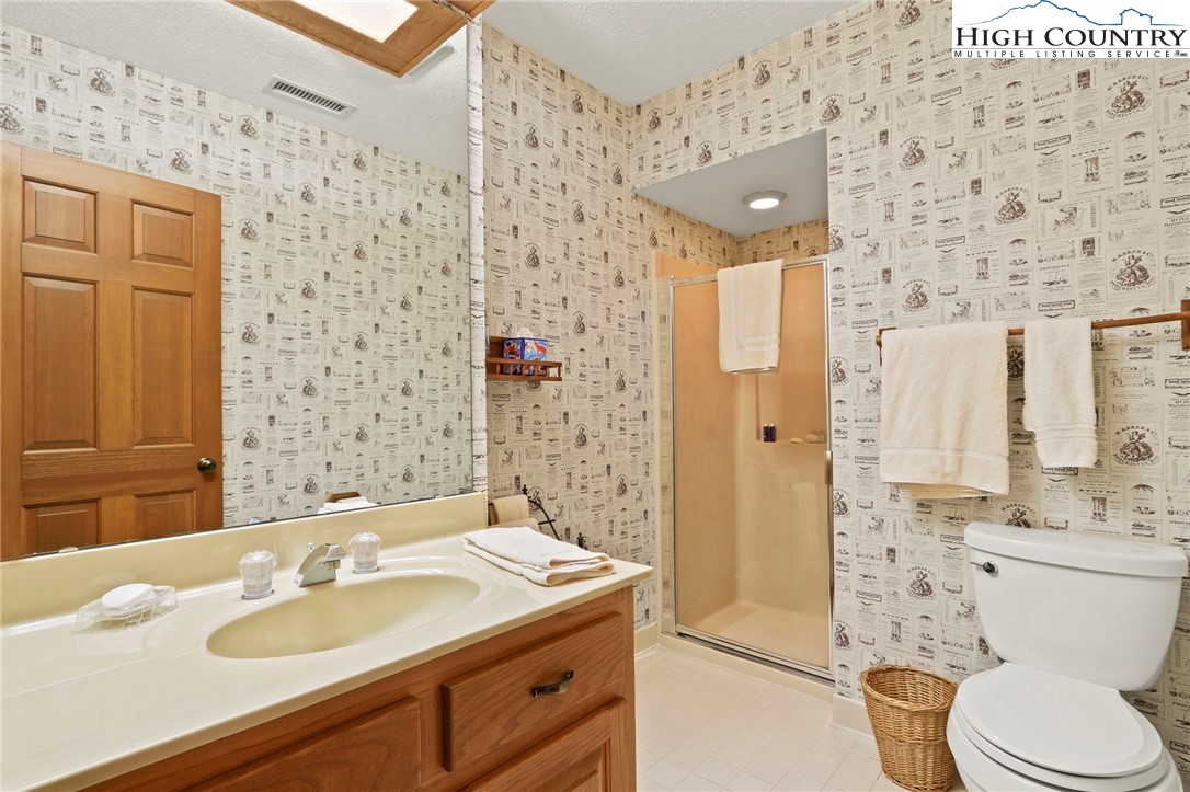 Boone, North Carolina 28607, United States, 3 Bedrooms Bedrooms, ,4 BathroomsBathrooms,Residential,Active,191541