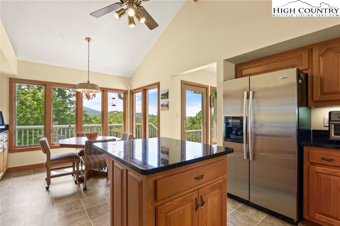 Boone, North Carolina 28607, United States, 3 Bedrooms Bedrooms, ,4 BathroomsBathrooms,Residential,Active,191541