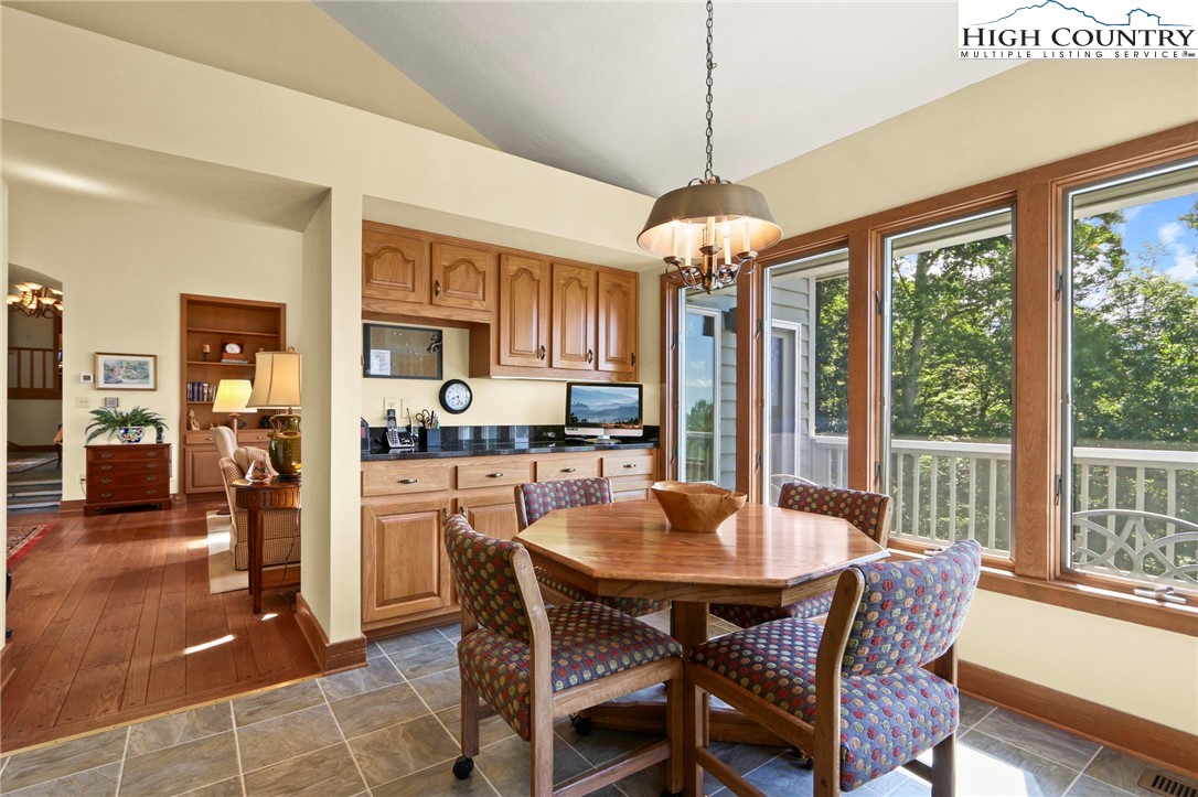 Boone, North Carolina 28607, United States, 3 Bedrooms Bedrooms, ,4 BathroomsBathrooms,Residential,Active,191541