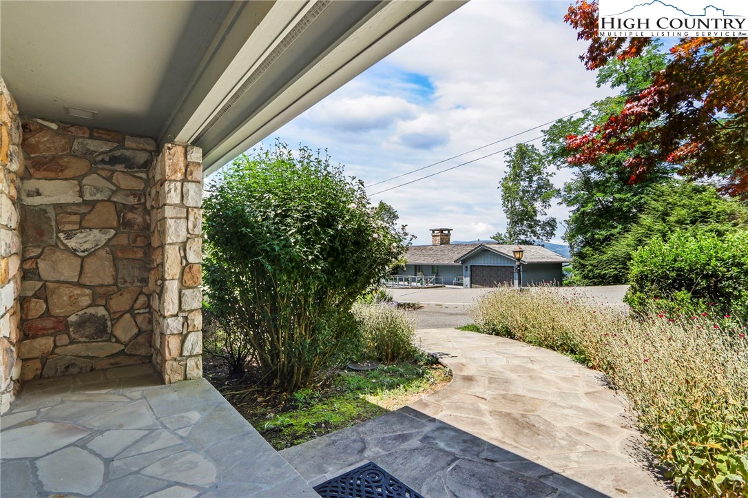 Boone, North Carolina 28607, United States, 3 Bedrooms Bedrooms, ,4 BathroomsBathrooms,Residential,Active,191541