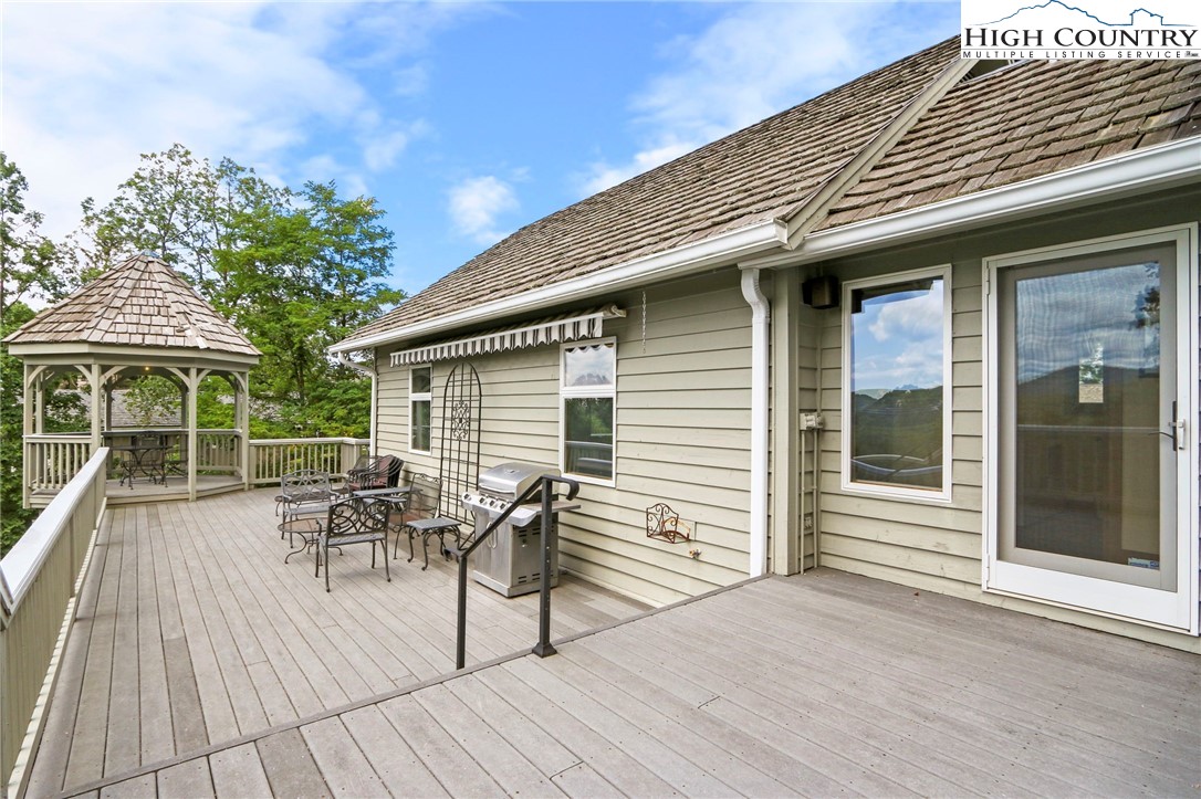 Boone, North Carolina 28607, United States, 3 Bedrooms Bedrooms, ,4 BathroomsBathrooms,Residential,Active,191541