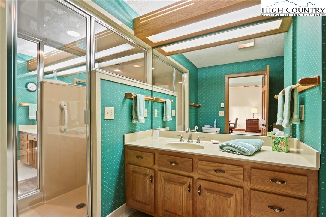 Boone, North Carolina 28607, United States, 3 Bedrooms Bedrooms, ,4 BathroomsBathrooms,Residential,Active,191541