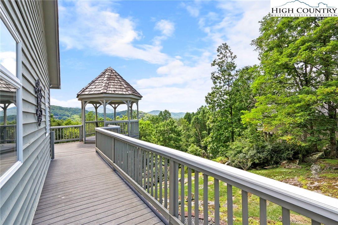 Boone, North Carolina 28607, United States, 3 Bedrooms Bedrooms, ,4 BathroomsBathrooms,Residential,Active,191541