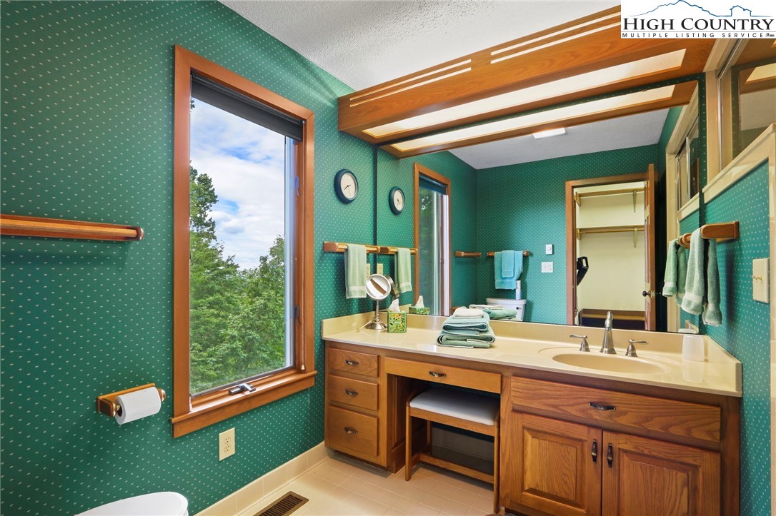 Boone, North Carolina 28607, United States, 3 Bedrooms Bedrooms, ,4 BathroomsBathrooms,Residential,Active,191541