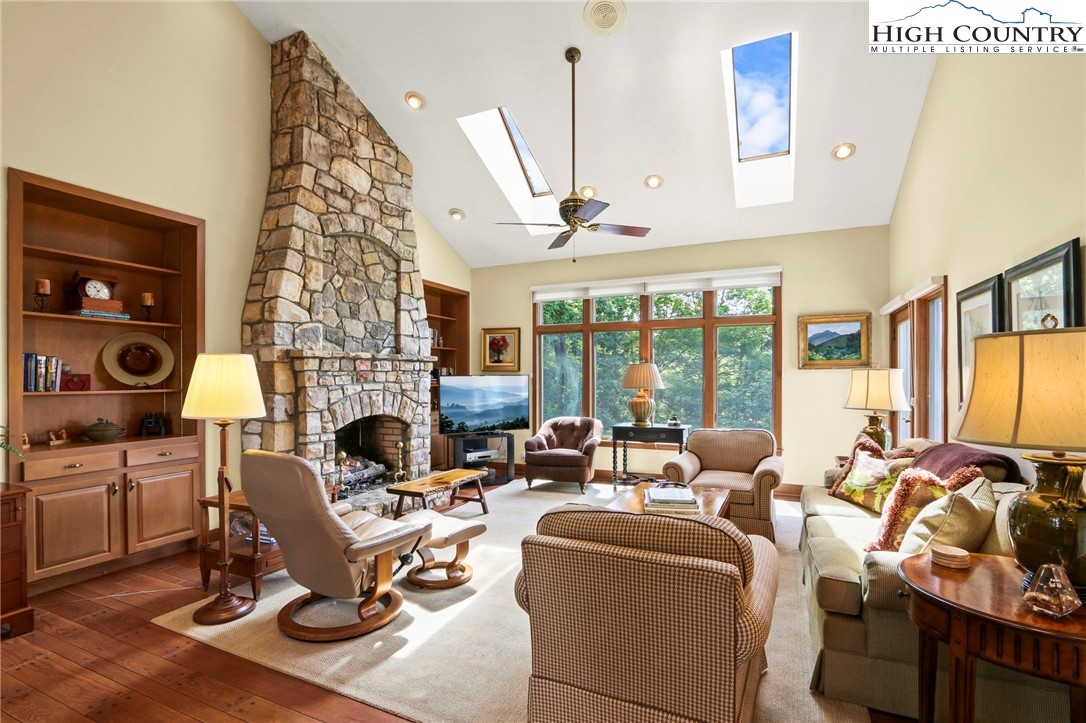 Boone, North Carolina 28607, United States, 3 Bedrooms Bedrooms, ,4 BathroomsBathrooms,Residential,Active,191541