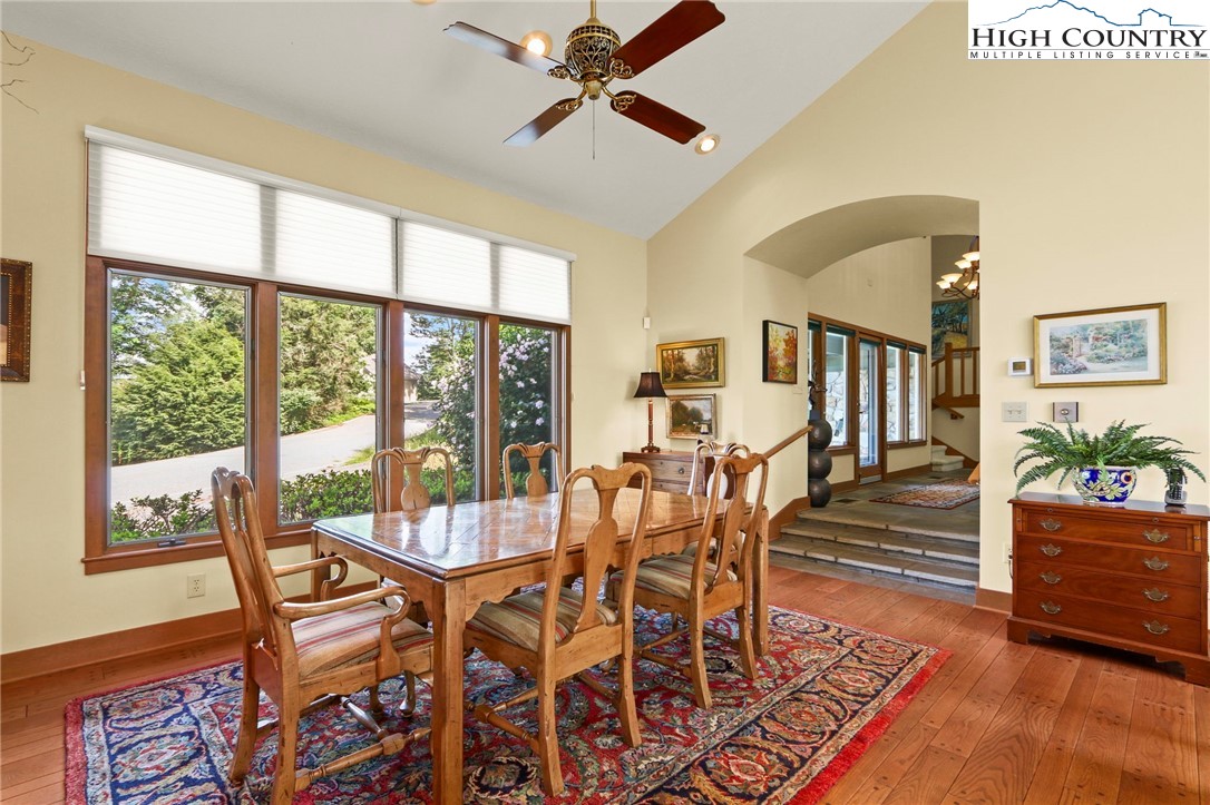 Boone, North Carolina 28607, United States, 3 Bedrooms Bedrooms, ,4 BathroomsBathrooms,Residential,Active,191541