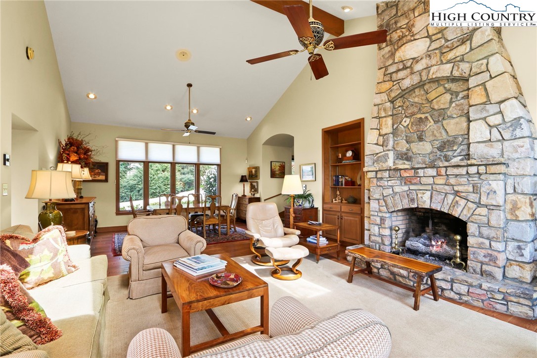 Boone, North Carolina 28607, United States, 3 Bedrooms Bedrooms, ,4 BathroomsBathrooms,Residential,Active,191541