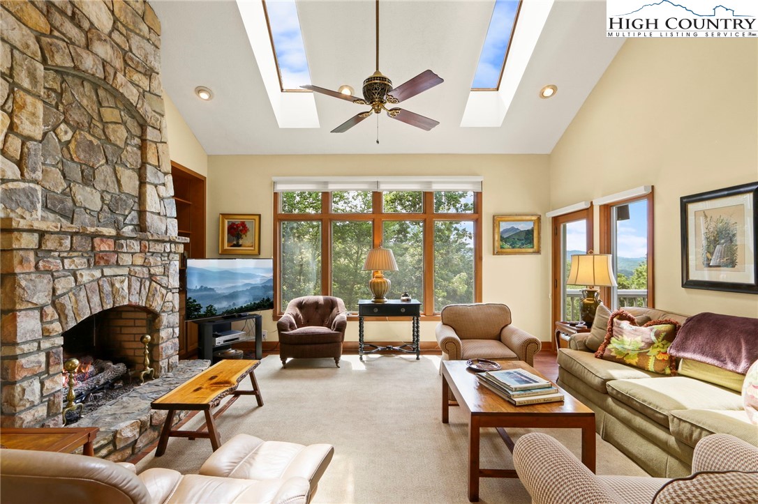 Boone, North Carolina 28607, United States, 3 Bedrooms Bedrooms, ,4 BathroomsBathrooms,Residential,Active,191541