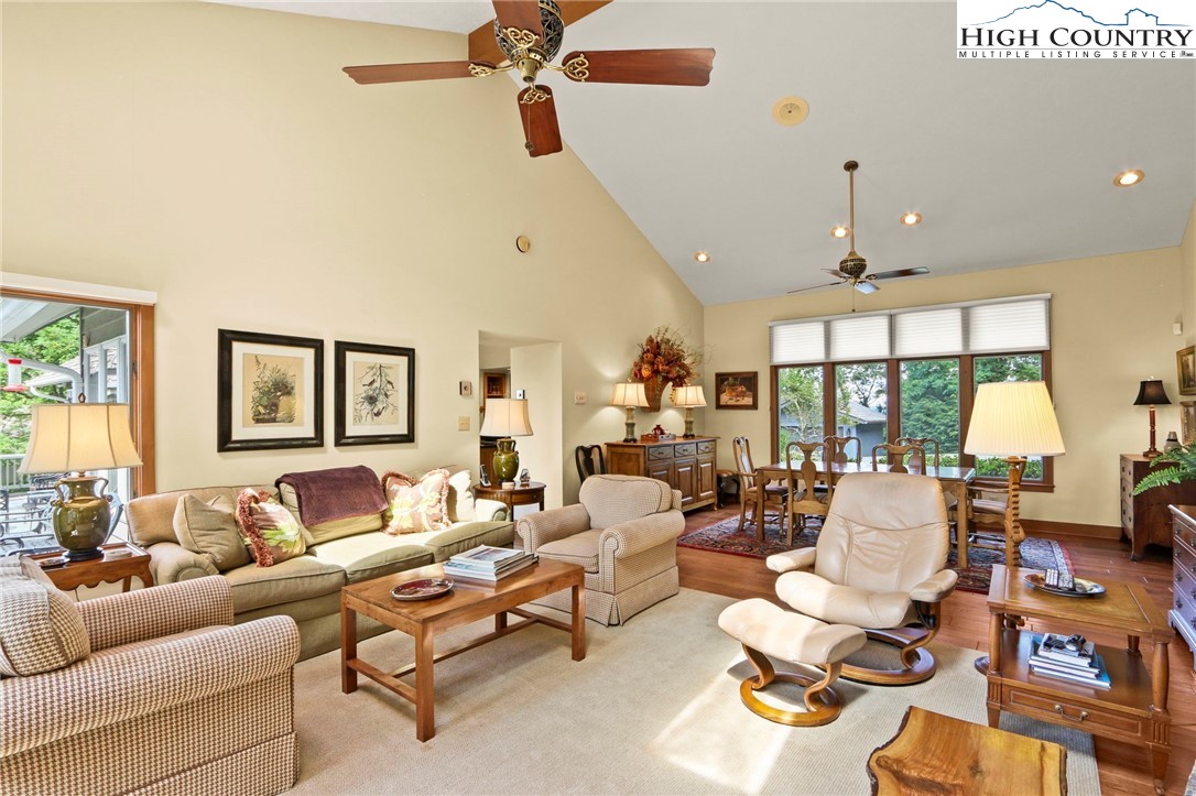 Boone, North Carolina 28607, United States, 3 Bedrooms Bedrooms, ,4 BathroomsBathrooms,Residential,Active,191541