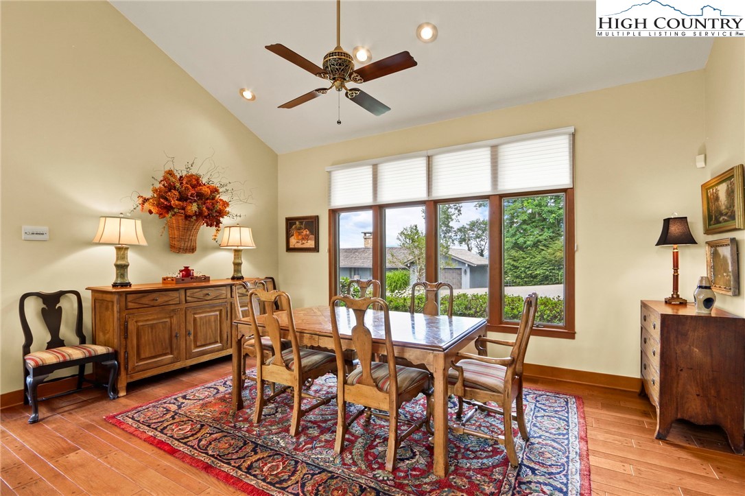 Boone, North Carolina 28607, United States, 3 Bedrooms Bedrooms, ,4 BathroomsBathrooms,Residential,Active,191541