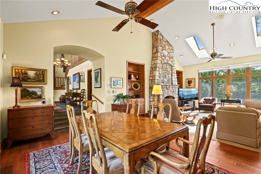 Boone, North Carolina 28607, United States, 3 Bedrooms Bedrooms, ,4 BathroomsBathrooms,Residential,Active,191541