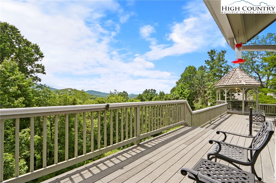 Boone, North Carolina 28607, United States, 3 Bedrooms Bedrooms, ,4 BathroomsBathrooms,Residential,Active,191541