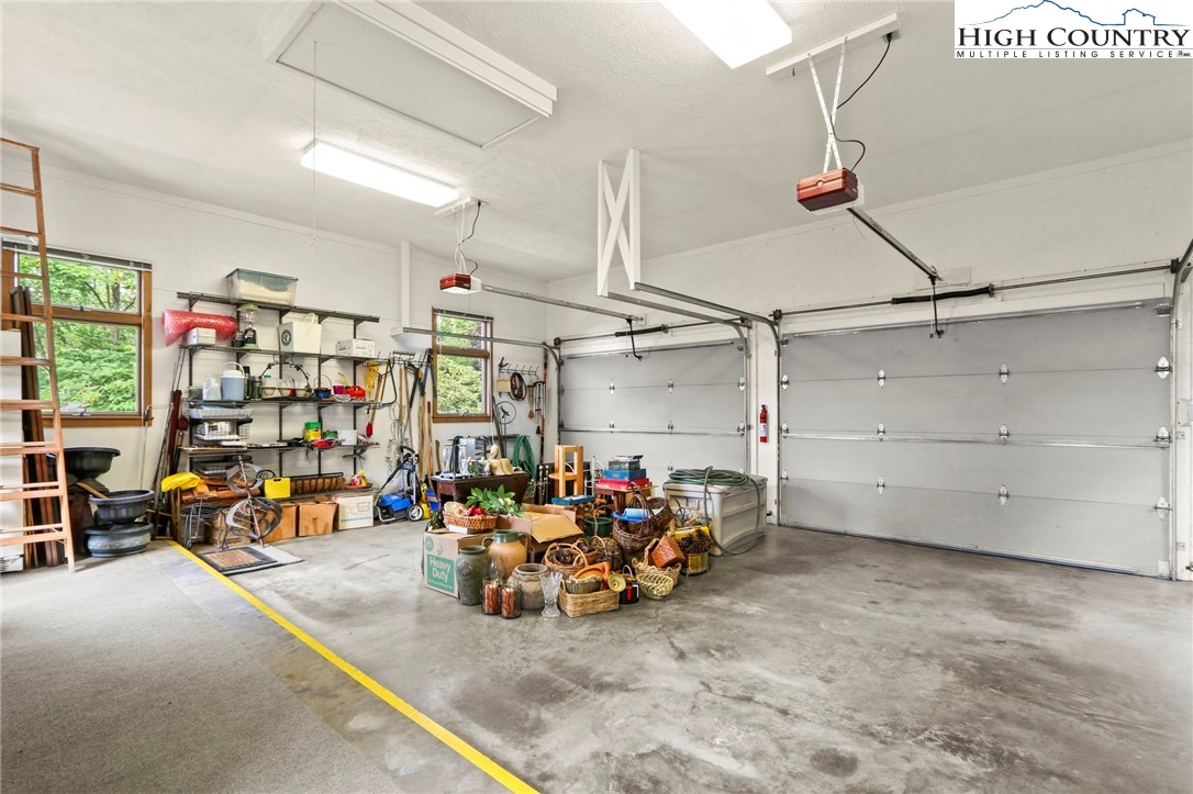 Boone, North Carolina 28607, United States, 3 Bedrooms Bedrooms, ,4 BathroomsBathrooms,Residential,Active,191541