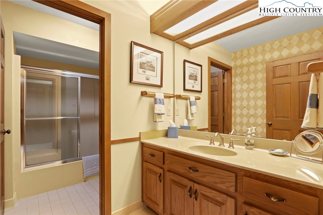 Boone, North Carolina 28607, United States, 3 Bedrooms Bedrooms, ,4 BathroomsBathrooms,Residential,Active,191541