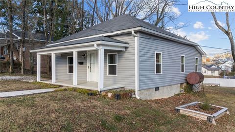 Photo of 311 E Lebanon Street, Mount Airy, NC 27030 (MLS # 259429)