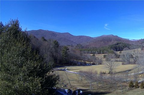 Photo of 3 Summit View Parkway, Spruce Pine, NC 28777 (MLS # 261317)