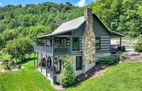 Photo of 3244 Old US Hwy 421, Vilas, NC 28692 (MLS # 261060)