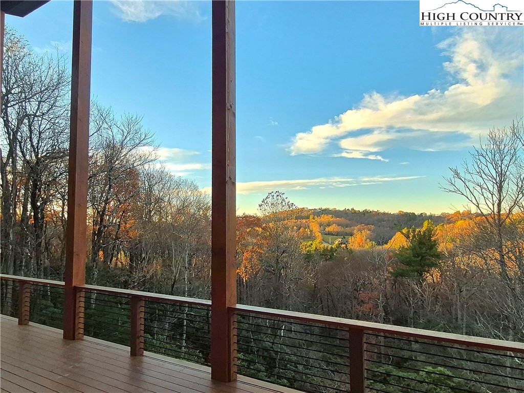 Boone, North Carolina 28607, United States, 3 Bedrooms Bedrooms, ,5 BathroomsBathrooms,Residential,Active,231892