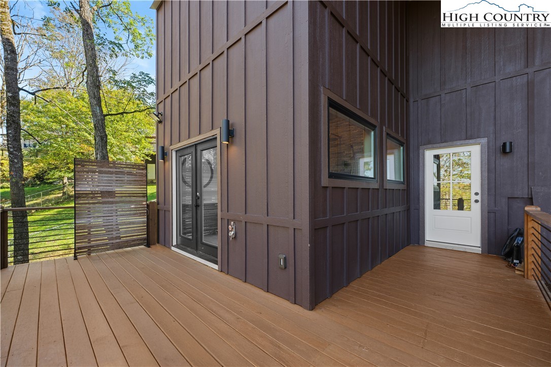 Boone, North Carolina 28607, United States, 3 Bedrooms Bedrooms, ,5 BathroomsBathrooms,Residential,Active,231892