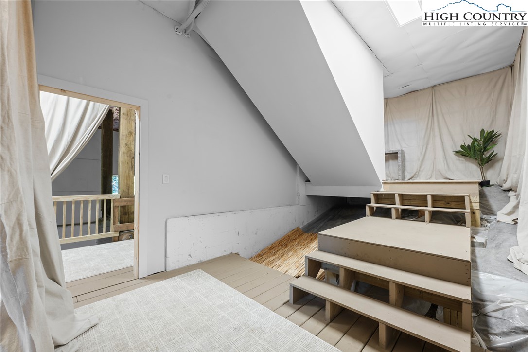 Boone, North Carolina 28607, United States, 3 Bedrooms Bedrooms, ,5 BathroomsBathrooms,Residential,Active,231892