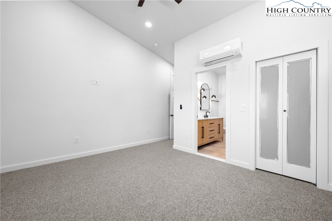 Boone, North Carolina 28607, United States, 3 Bedrooms Bedrooms, ,5 BathroomsBathrooms,Residential,Active,231892