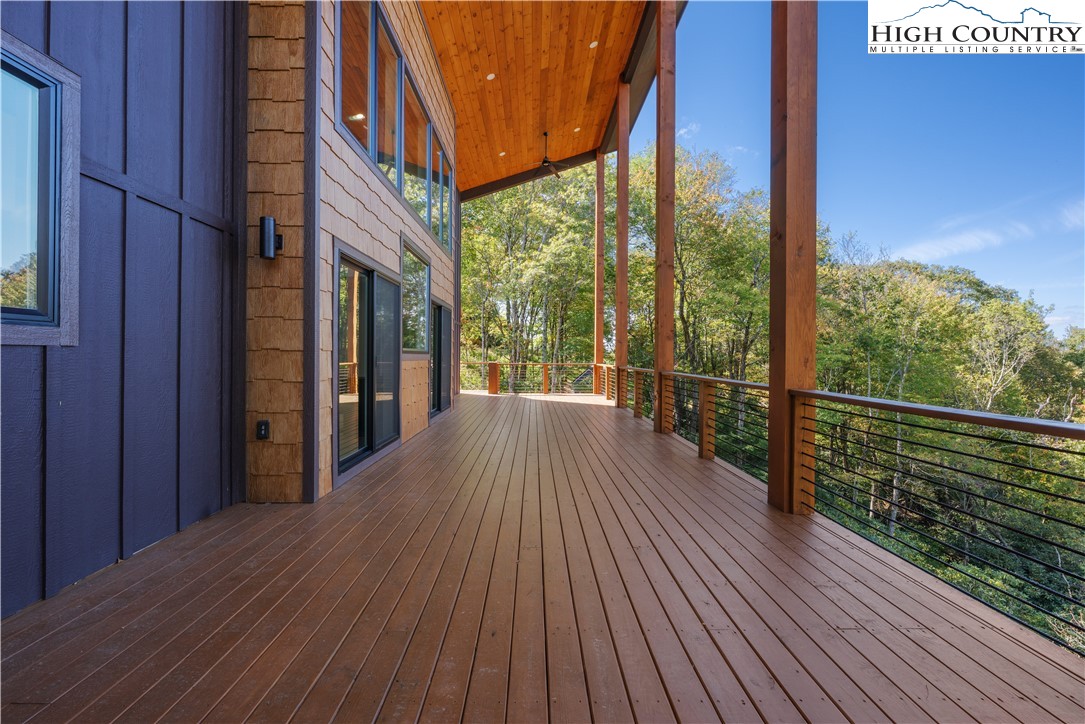 Boone, North Carolina 28607, United States, 3 Bedrooms Bedrooms, ,5 BathroomsBathrooms,Residential,Active,231892