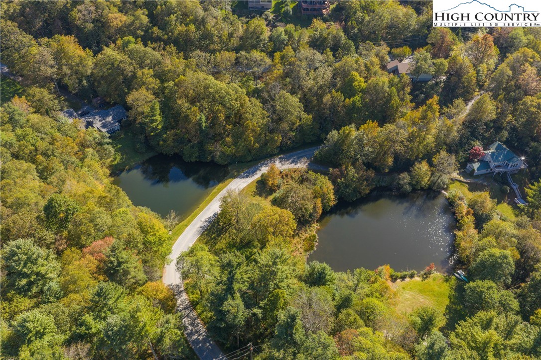 Boone, North Carolina 28607, United States, 3 Bedrooms Bedrooms, ,5 BathroomsBathrooms,Residential,Active,231892