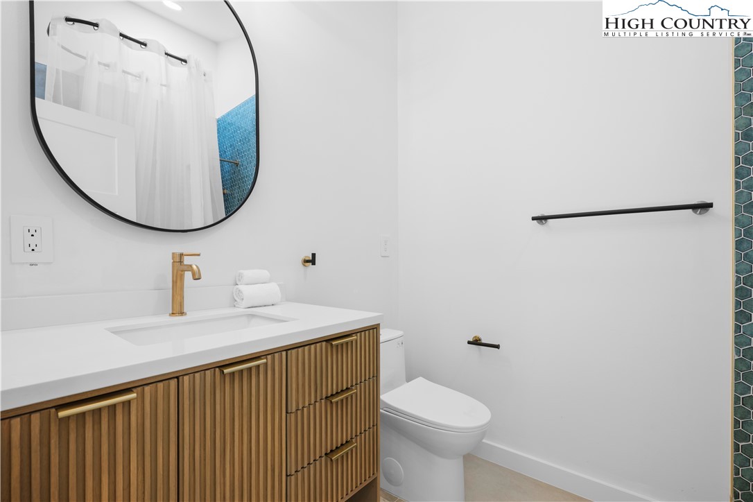 Boone, North Carolina 28607, United States, 3 Bedrooms Bedrooms, ,5 BathroomsBathrooms,Residential,Active,231892